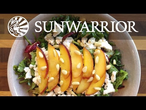 Video: Berry Salad With Fried Nectarine