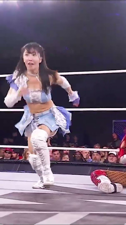 #RIHO on the offensive vs #mercedesmone! #AEWDynamite