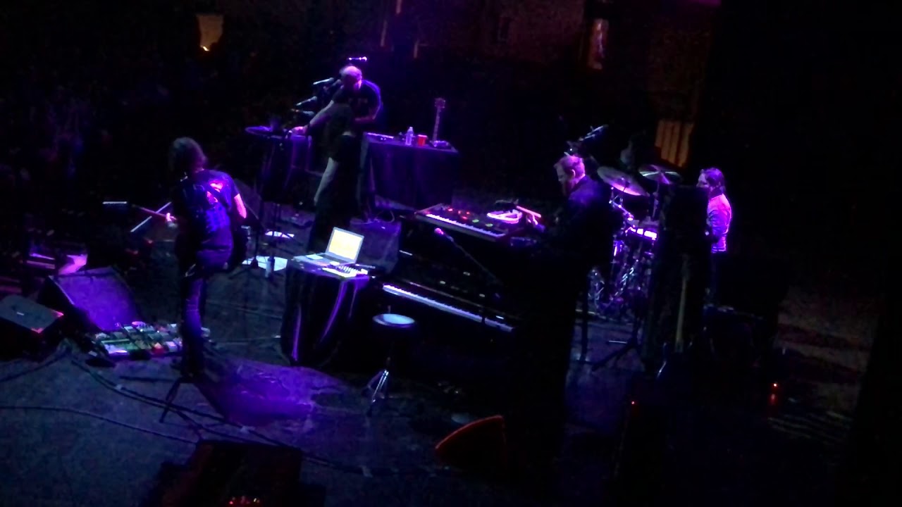 Guarda Big Red Machine - Deep Green (Live at Hollywood Palladium) su YouTube Guarda Big Red Machine - Deep Green (Live at Hollywood Palladium) su YouTube