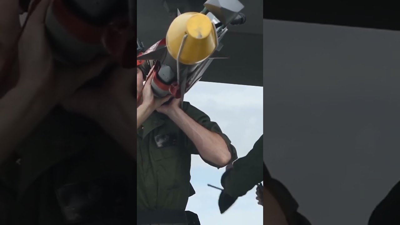 Arming the F35 with guided missiles 