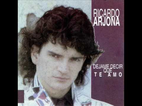 Watch the video for Hay amor