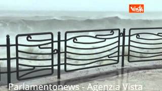 02 12 13 REGIONI MALTEMPO E MAREGGIATE A CATANZARO CALABRIA