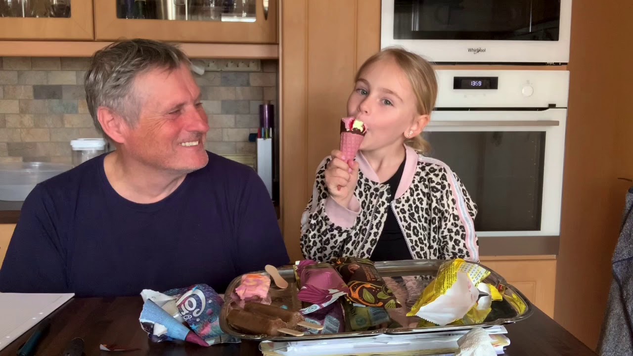 Elvira Och morfar Testar 2020-års Glassar