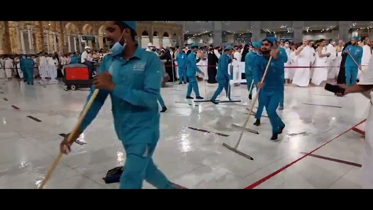 cleaning the Mataf of Masjid Al Haram Makkah in Late night YouTube
