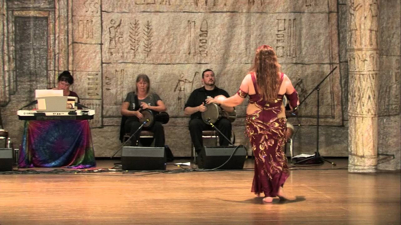 upload image Latifa dances to the music of Pangia, Rakkasah East 2015