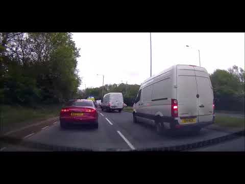 Moment ambulance forced to stop on 999 call so paramedic can order tailgater to back off