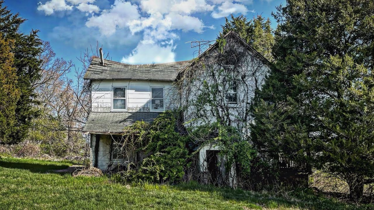 Packed Abandoned House on A Hill Up North in Pennsylvania *Strange