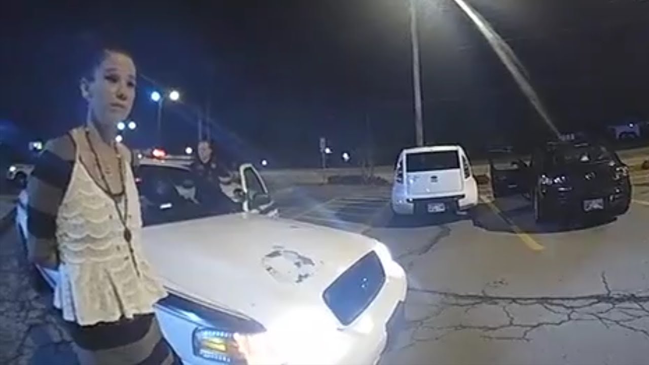 アメリカで手錠をかけられた女性がパトカーを盗難 火薬と鋼 アメリカで手錠をかけられた女性がパトカーを盗難 火薬と鋼