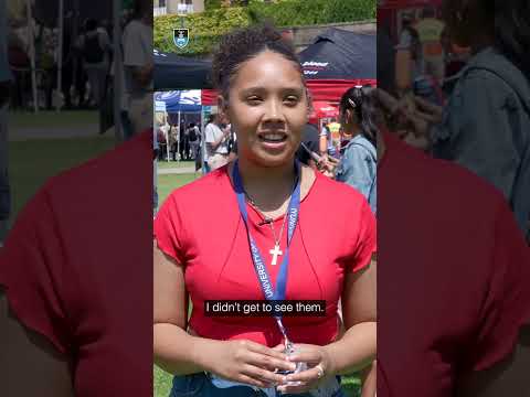 Видео: UCT student, Hannah Adams shares a message during welcome festival