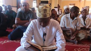 KIJANA ALIE LIZA WATU KWA KUSOMA QUR AN KUTOKA ZANZIBAR