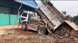Amazing dump trucks and bulldozers in this captivating video