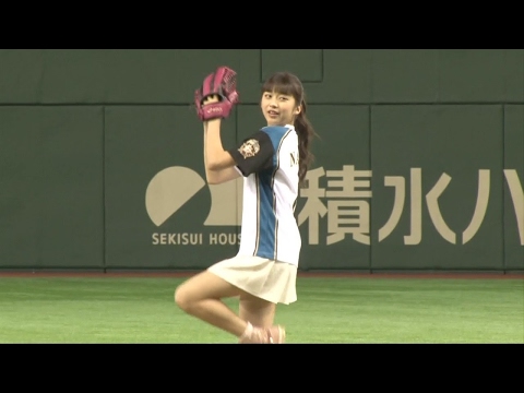 モー娘。牧野真莉愛、ノーバン投球失敗　涙でリベンジ誓う　「日本ハム対西武」戦ファーストピッチセレモニー