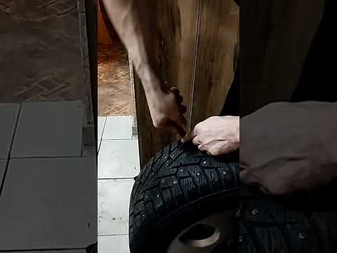 Как легко вытащить шипы из зимней (миссия выполнена) резины  #best #car wheel #car  #1million
