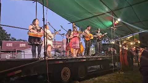 Bluegrass Martins - Knee Deep in Bluegrass