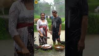 Ibu Hamil dan Kakeknya Sedang di aliran sungai Saat Hujan Deras #shortvideo #rainsoundsforsleeping