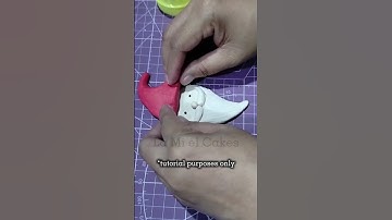 Easy Fondant Gnomes Topper Tutorial #fondanttoppers #caketopper #topper #cakedecorating #cakeart