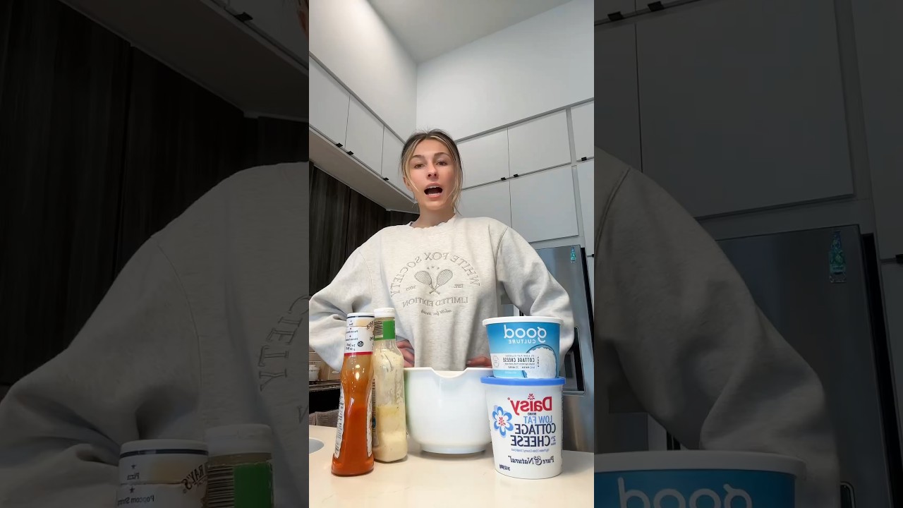 HEALTHY buffalo chicken dip recipe 