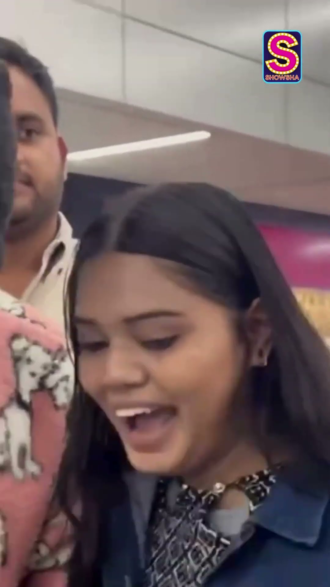 Heartwarming Moment! Kartik Aaryan Met Two Lucky Fans At The Airport | Bollywood | N18S | #viral