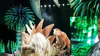 Walking with Dinosaurs - Stegosaurus and Allosaurus fight