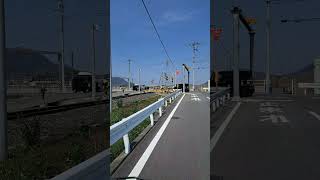 【踏切】帰来踏切とアンパンマン列車　（JR四国　予讃線） #jr四国 #踏切 #電車　#アンパンマン列車　#Railroad crossing　#japanrailway　#anpanman