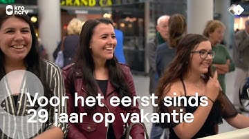 Drie zusjes wachten op hun moeder die 29 jaar niet op vakantie is geweest | Hello Goodbye