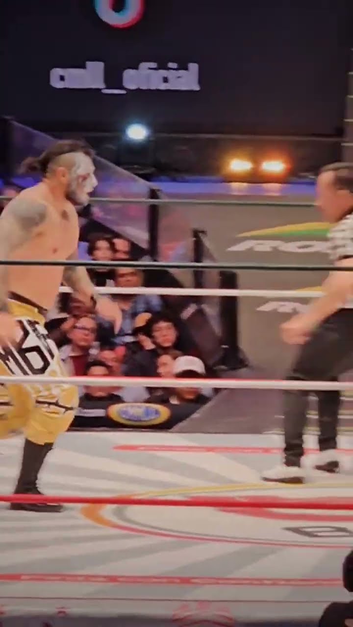 Vuelo de Akuma en la Arena México
