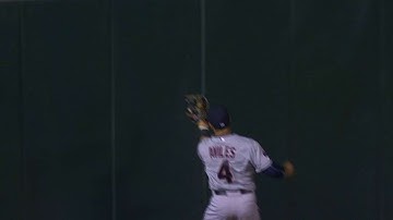 CLE@MIN: Aviles makes a running catch to save a run