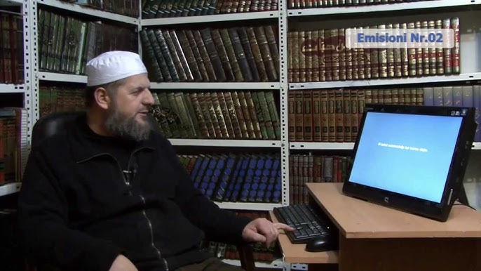 Yigit dugonasining dugonasini siltab tashladi Kutubxonada porno onlayn masturbates