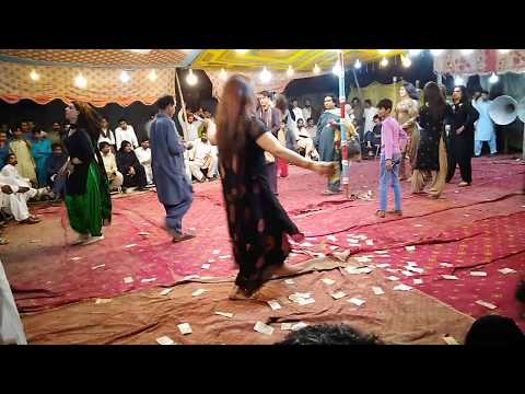 KHUSRAY GROUP DANCE ON SONG MERA YAR PINDI DA MELA BHAKKAR 2019 IN MELA GROUND