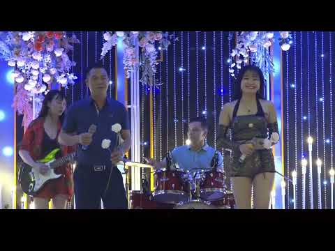 Video LỜI CỦA GIÓ - CẶP NAM NỮ HÁT ĐÁM CƯỚI SIÊU HAY - KHÁN... - youtube
