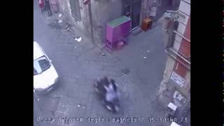 Orrore a Napoli, video choc: così il killer uccide davanti a tutti
