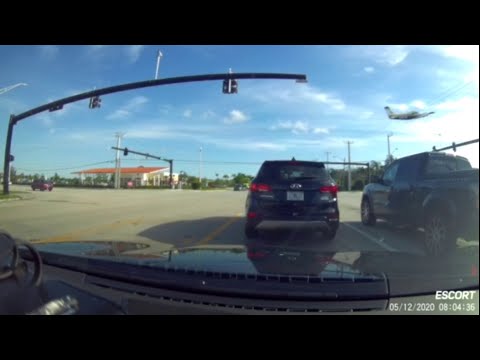 Dashcam footage captures small plane striking powerlines in Miramar before crashing