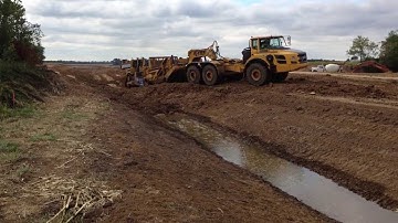 K-Tec 1233ADT Scraper Push Loaded in Wet Top Soil