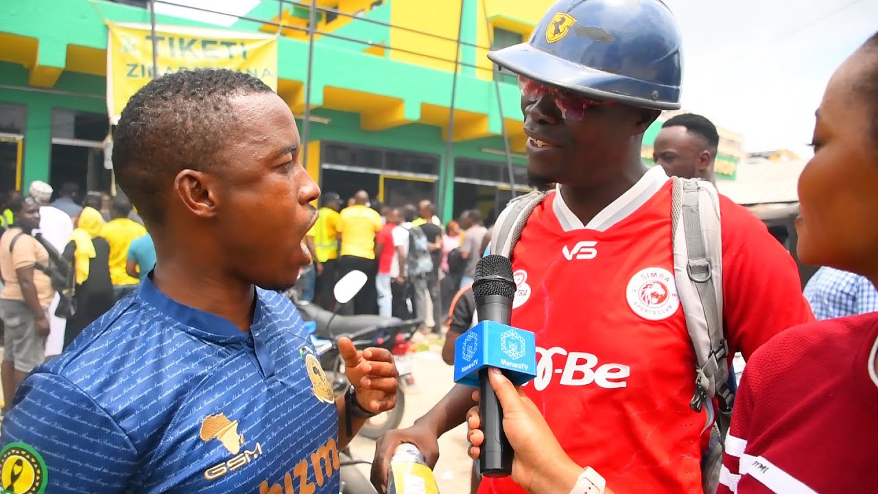 MWALIMU YANGA AMBANANISHA SHABIKI WA SIMBA ATINGA JANGWANI KUNUNUA JEZI ...