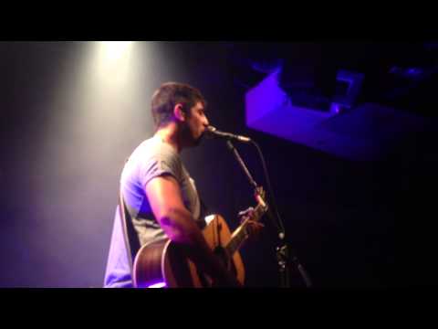 עידן עמדי עם השיר דברים יפים לראות בזאפה הרצליה 22 9 13 