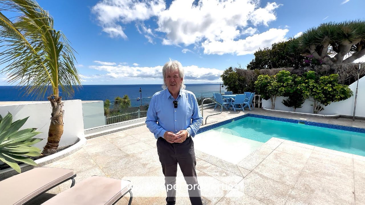 Luxury 4 Bedroom Villa overlooking the harbour of Puerto del Carmen. Ref. 3419