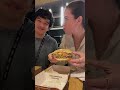 Toda su vida comió mal las hamburguesas!