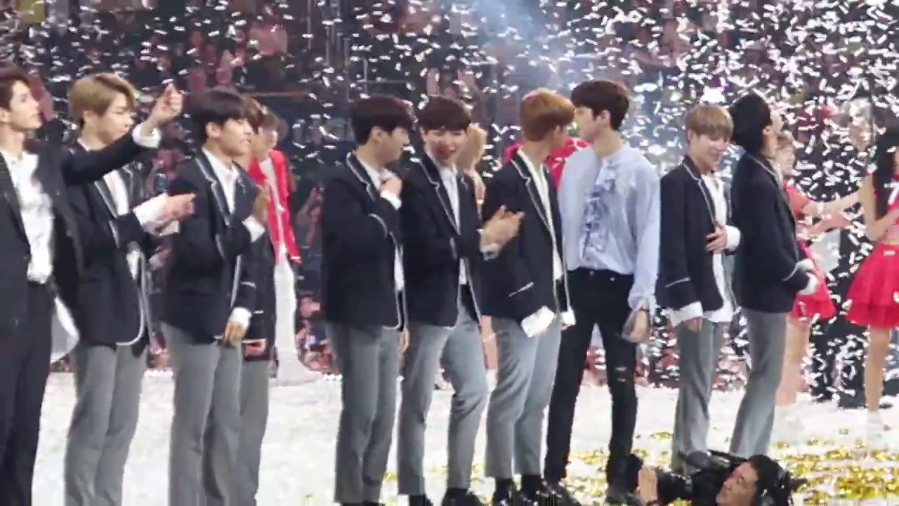 [HD] 170820 WANNA ONE 워너원 Focus @ KCON LA 2017 Ending Stage