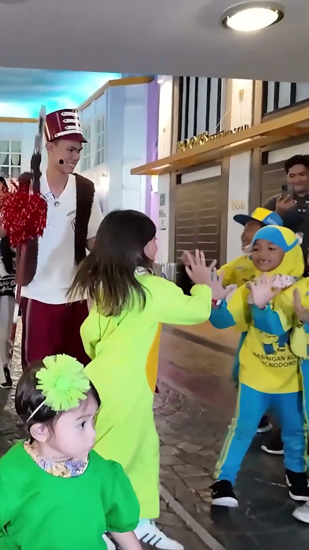 LEIKA LEXIE TOMPEL \u0026 GONDRONG IKUT PARADE DI KIDZANIA SURABAYA
