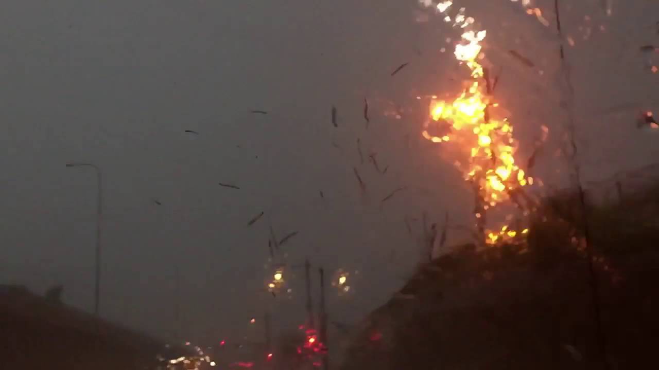 Lightning Strike Shatters Pole in Chicago - YouTube