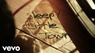 Vignette de la vidéo "JT Hodges - Sleepy Little Town (Lyric Video)"