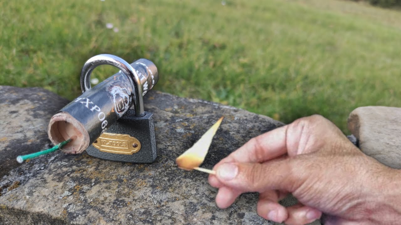 HOW TO OPEN A PADLOCK WITHOUT A KEY? - Experiment