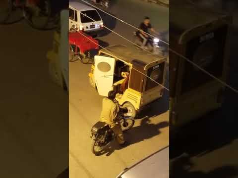 لاہور کی سڑکوں پر سرعام بے حیای ہو رہی ہے