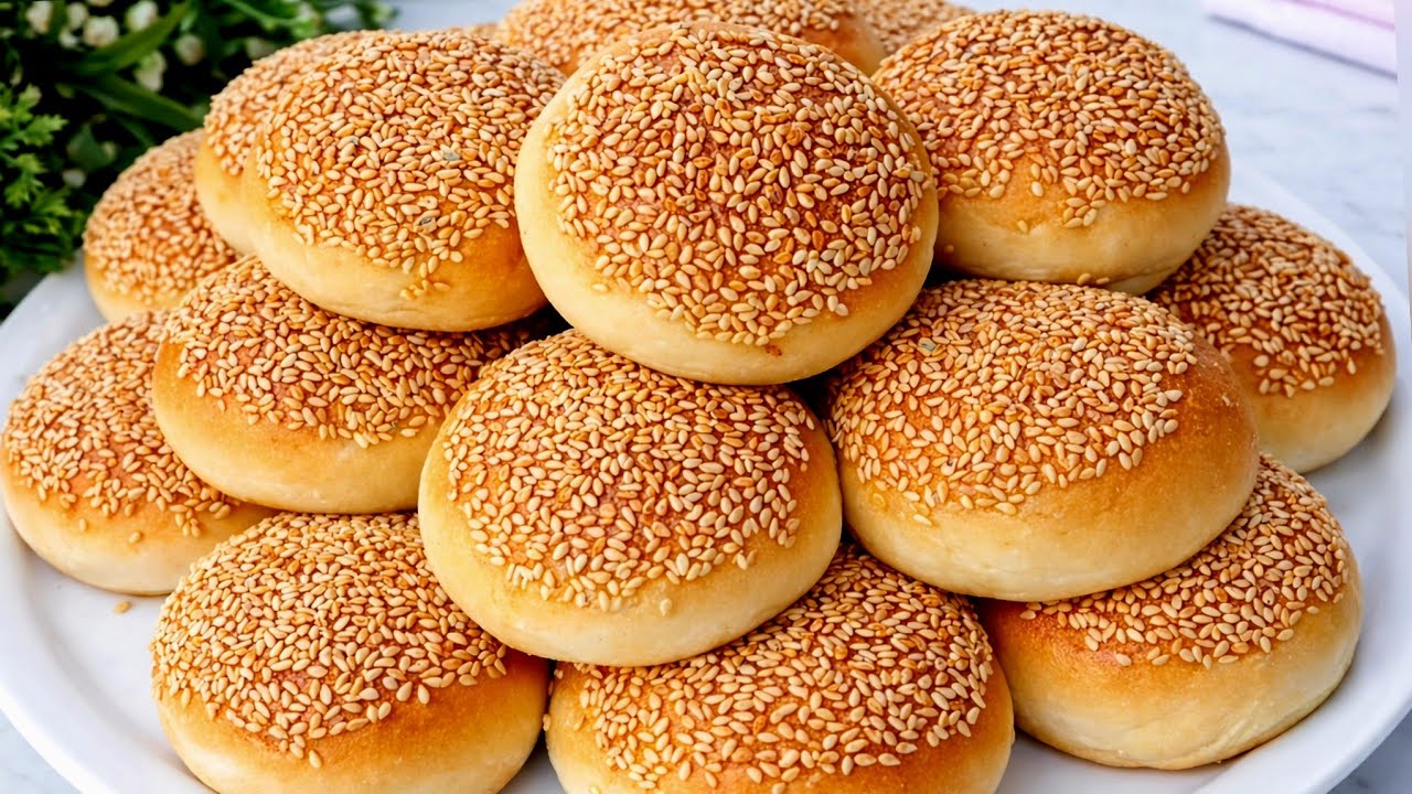 هتقومي حالاً تعمليها قرص الافران بالسمسم❗️بدون زبدة ولاسمنه ولالبن بودرة أكبر كميه بنص كيلو دقيق 👌