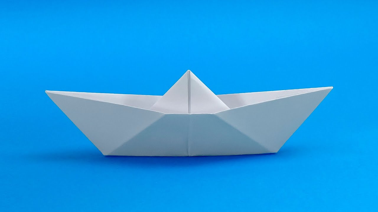 Покажи кораблик из бумаги. Оригами кораблик. Бумажный кораблик оригами. Оригами без клея кораблик. Оригами из бумаги без клея кораблик.