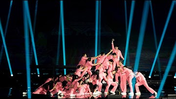 Trúc Nhân tạo "núi người" trên sân khấu SÁNG MẮT CHƯA