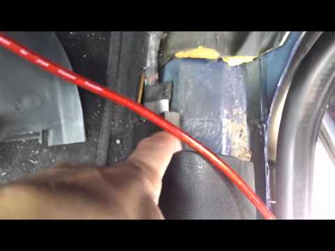 Opel Astra - installation cable for amplifier / Инсталиране на кабели за усилвател