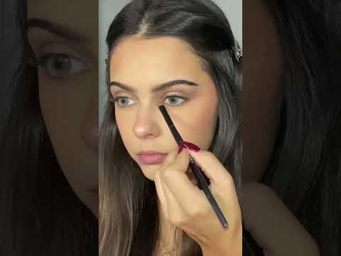 Adriana Lima makeup🩷#adrianalima #pinkeyes #makeuptutorial #dramaticeyes #eyemakeups #makeuptips