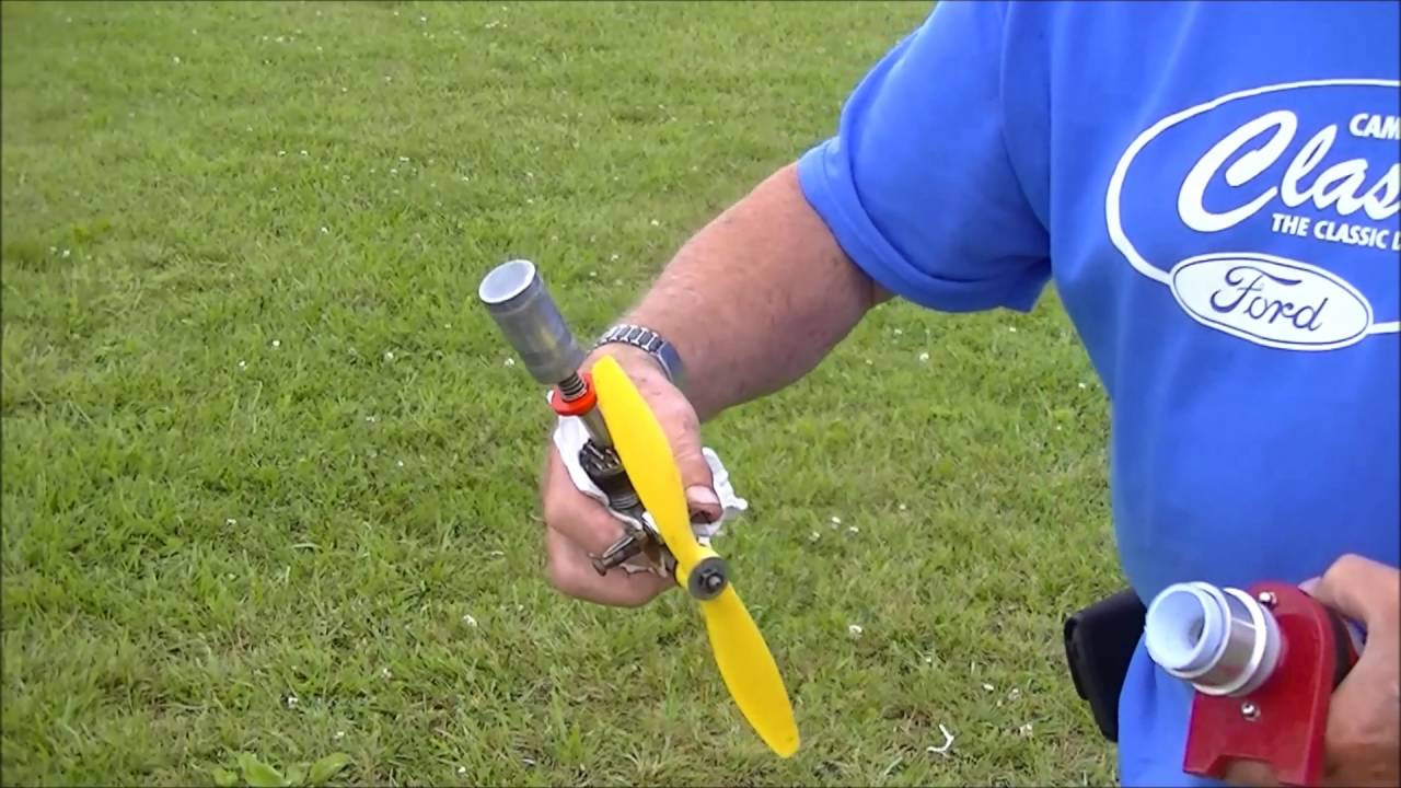 Hand Held Break In of K&B .19 RC Airplane Engine HAND HELD