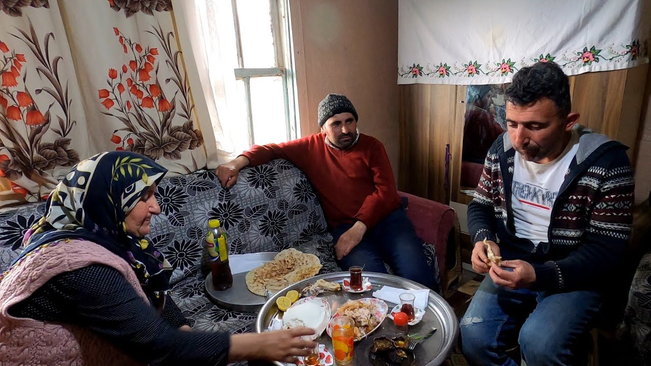 GÜZİNE SOBADA  DOĞAL MANTAR  TOKAT EKMEĞİ  ÖĞLE YEMEĞİ GÜNLÜK VLOG TÜRKİYE